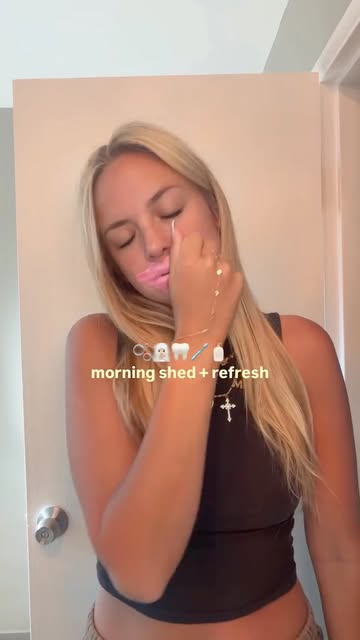 Monday morning refresh 🫧 If you want to try my favorite fluoride-free toothpaste, comment ‘refresh’ and I’ll send you t